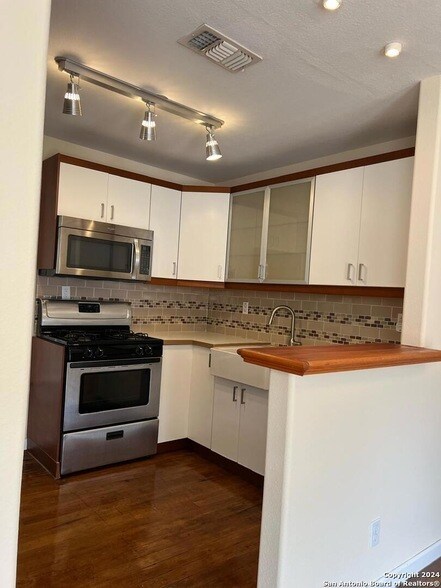 Foto del edificio - 429 W Mistletoe Ave