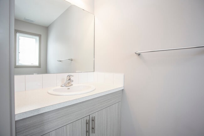 Building Photo - Belmont Townhomes