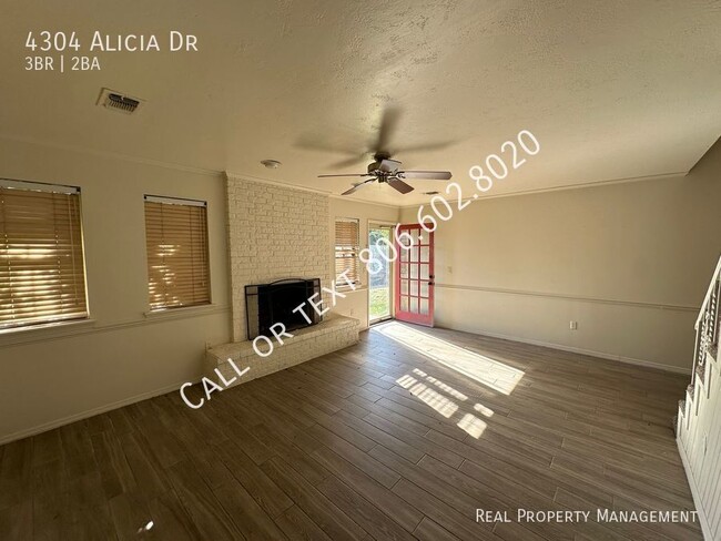 Foto del edificio - Large 3 bed, 2 bath home with two car garage!