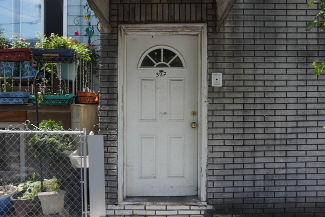 Foto del edificio - 327 41st St