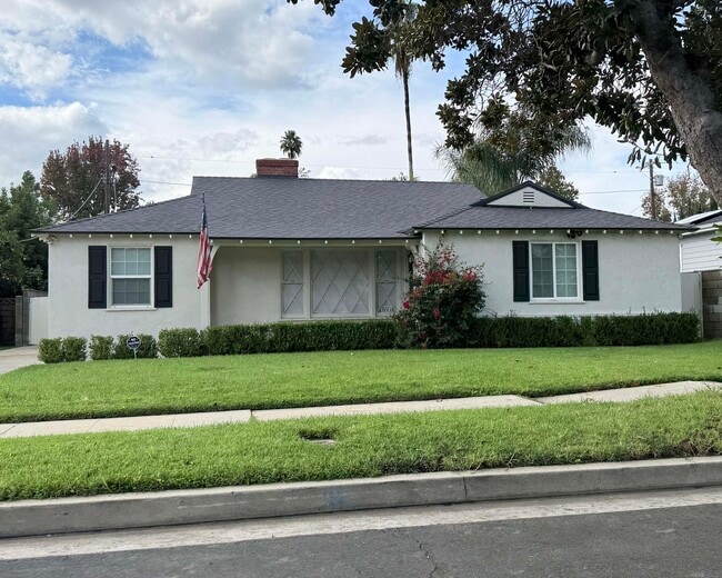 60 foot wide lot with private driveway - 4715 Allott Ave