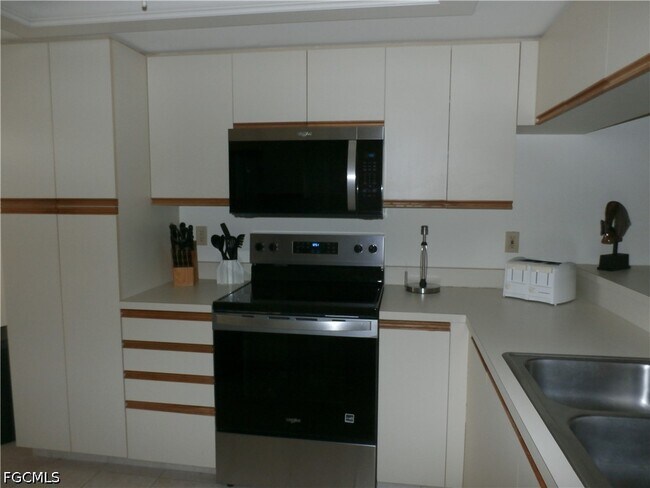 Foto del edificio - 16500 Kelly Cove Dr
