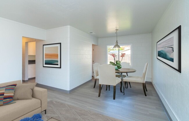 Building Photo - Cozy & Convenient 3 Bedroom Home with Spacious Living Areas