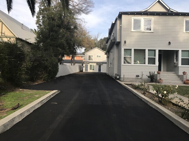 Building Photo - 466 Cypress Ave