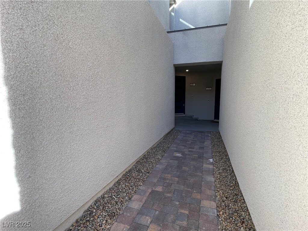 Building Photo - 600 Carriage Hill Dr