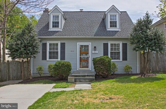 Building Photo - 1013 Crawford Dr