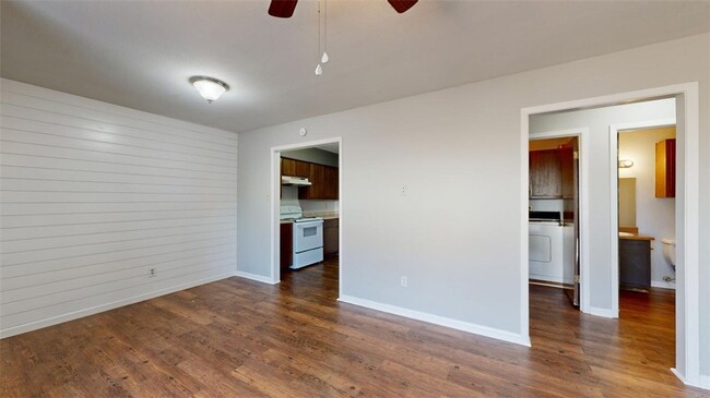 Building Photo - 2803 Longmire Dr