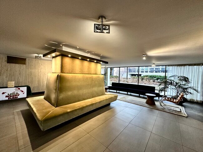 Foto del edificio - 1960 N Lincoln Park W