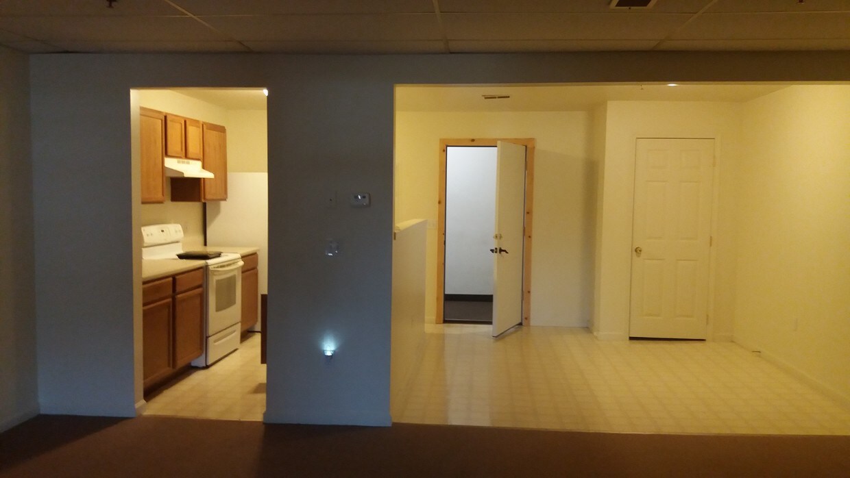 Kitchen & Dining Area - 286 W Nepessing St