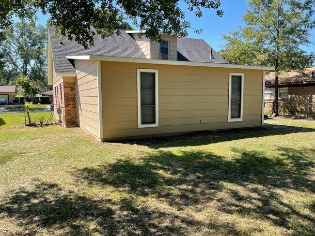 Foto del edificio - Spacious Inside & Out