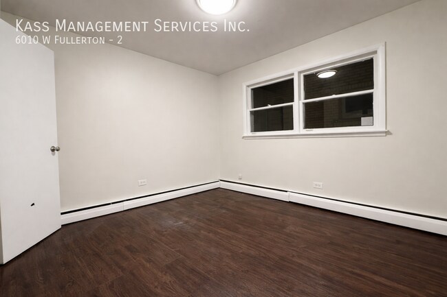 Foto del edificio - 6010 W Fullerton Ave