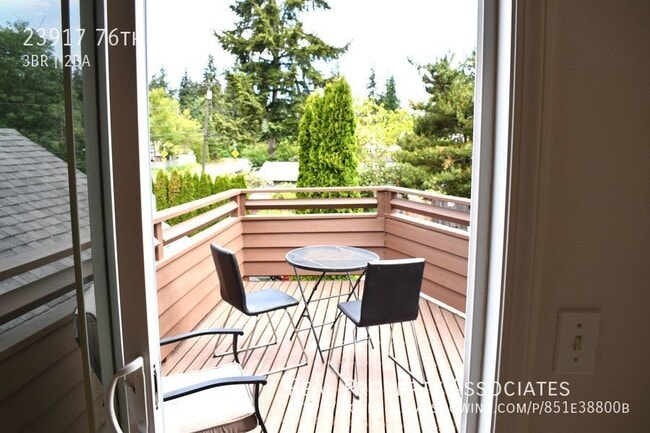 Building Photo - Edmonds Rambler