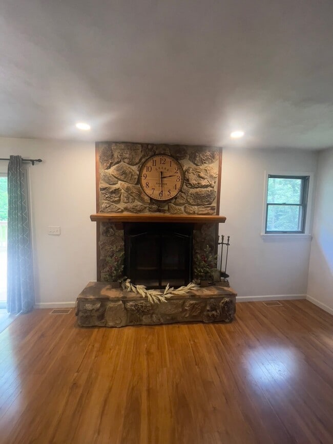 Building Photo - 1334 Fiveacre Ct