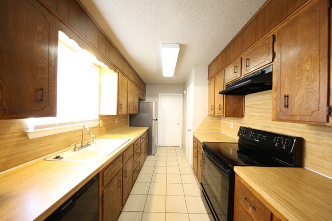 Building Photo - 3311 Johnson Dr