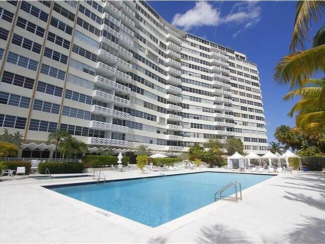 building - 20 Island Ave