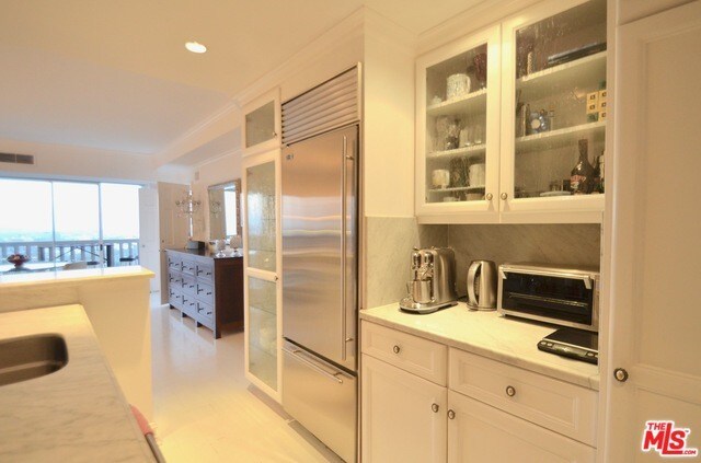 Building Photo - 999 N Doheny Dr