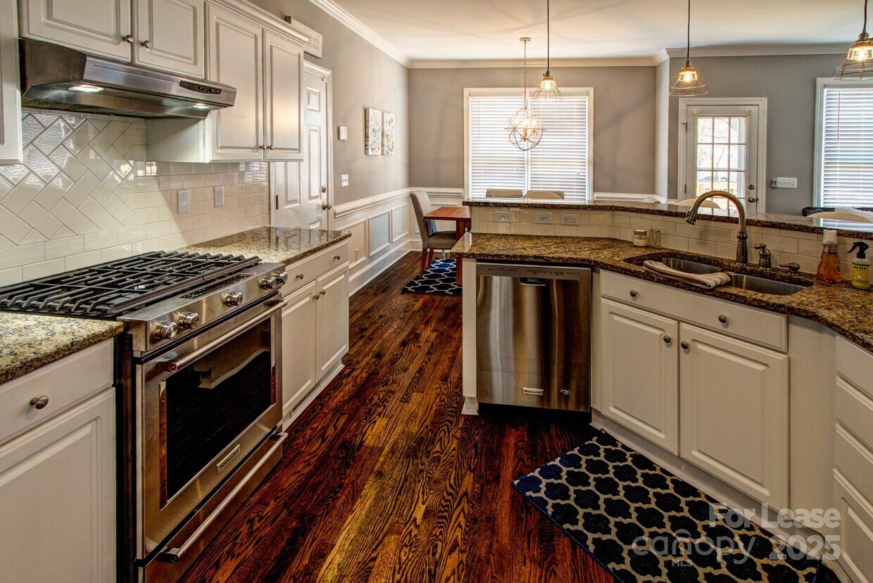 Primary Photo - 10400 Orchid Hill Ln