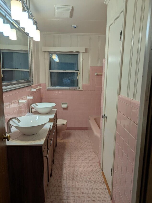 Foto del edificio - Beautiful 3 Bedroom home!  Fully renovated...