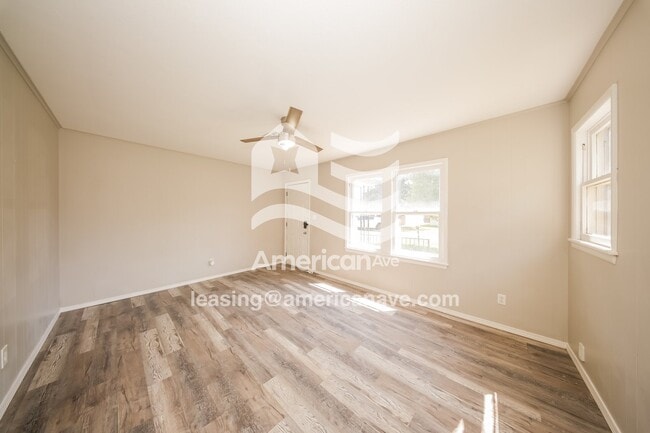 Building Photo - 225 E Himes St