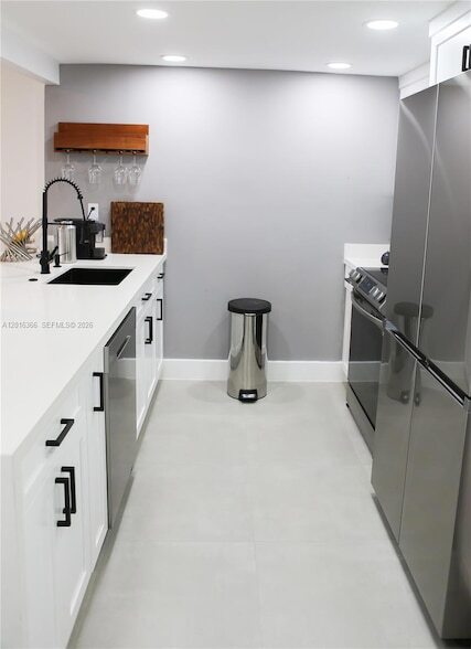 Foto del edificio - 600 NE 36th St