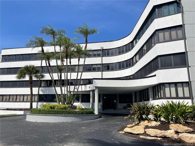 Foto del edificio - 1357 NE Ocean Blvd
