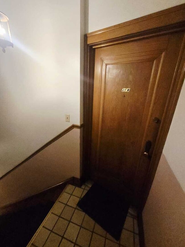 Building Photo - 1014 E Prairie Ave