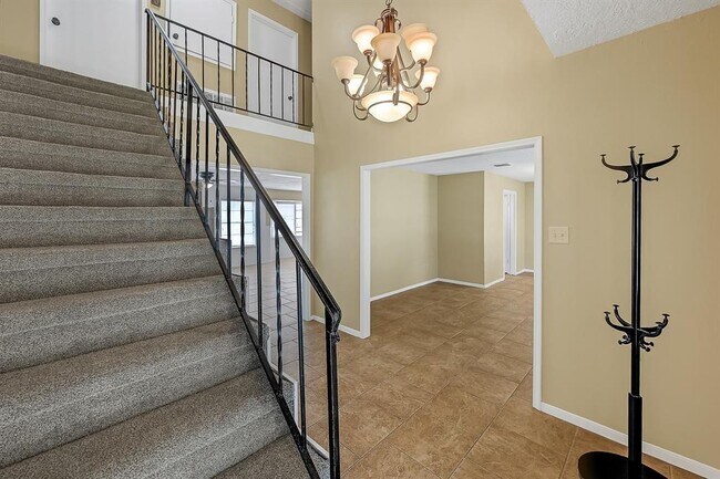 Building Photo - 9611 Crail Dr