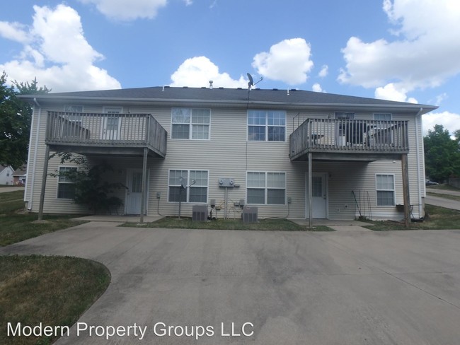 Building Photo - 1409-1411 Hickam Dr