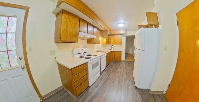Building Photo - 3D Tour Available - Fenced-in yard + Washer & Dryer + Big Bedrooms! Available August 1st!