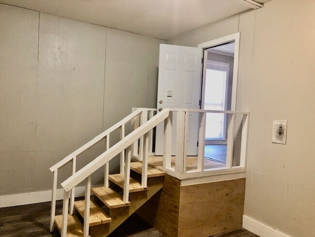 Foto del edificio - NEW PRICE & $300 OFF MOVE IN SPECIAL-CUTE SOUTH BOSSIER HOME-FRESH PAINT-NEW FLOORS-CLEAN