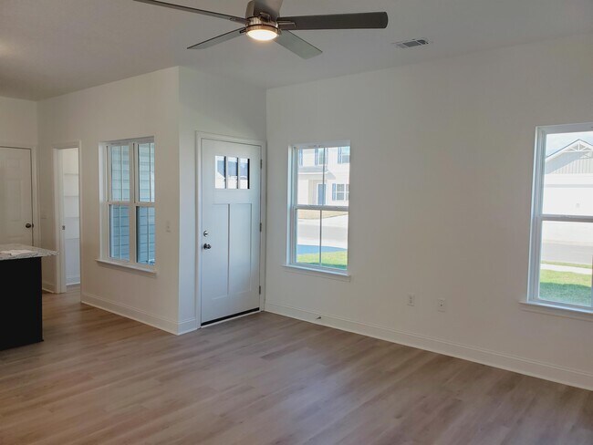 Building Photo - 593 Abode Ave
