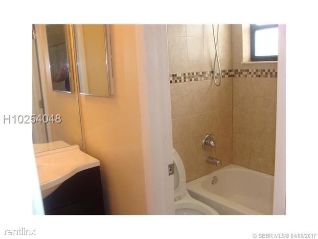 Foto del edificio - 6141 SW 42nd Pl