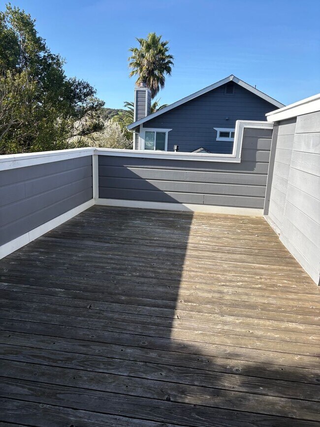 Foto del edificio - Great West Petaluma 2/1.5 Home - 422B Upham Street