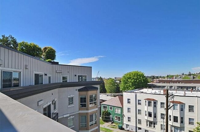 Photo - 1125 E Olive St Apartment