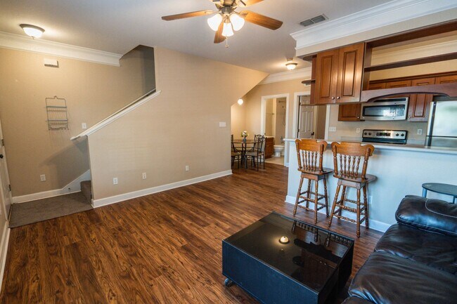 Foto del edificio - Super cute 3 Bedroom/3Bathroom Townhome in...