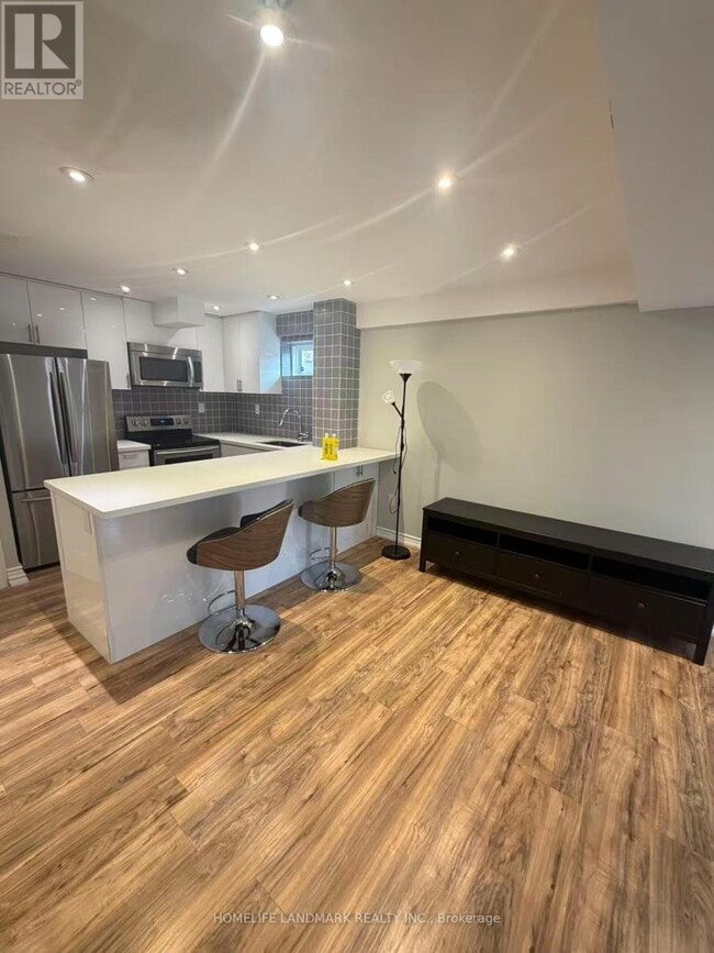 Building Photo - 74 Herefordshire Cres