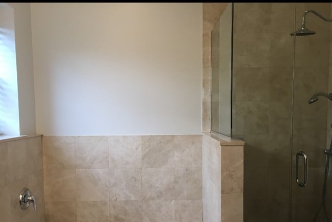 Master Bath - 1421 W Walton St
