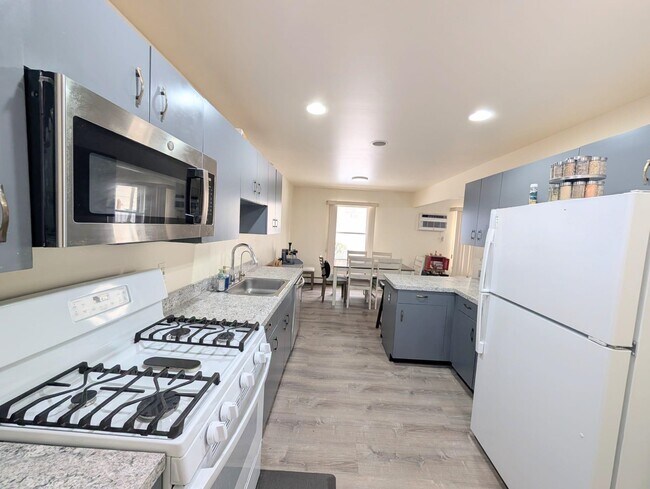 Foto del edificio - 125 Riverview Ct