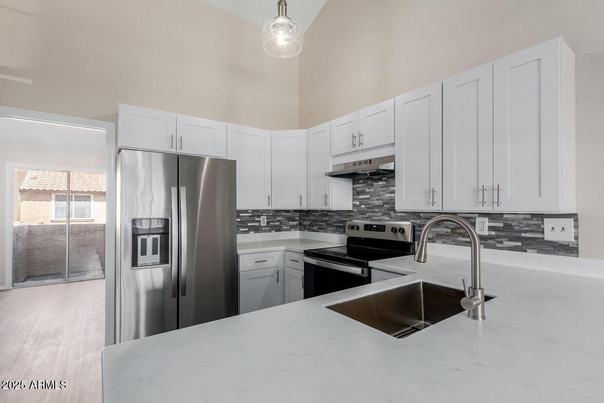 Primary Photo - 4601 N 102nd Ave