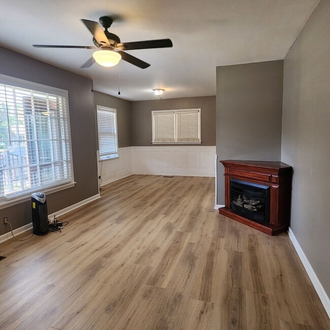 Building Photo - 320 Roney Dr