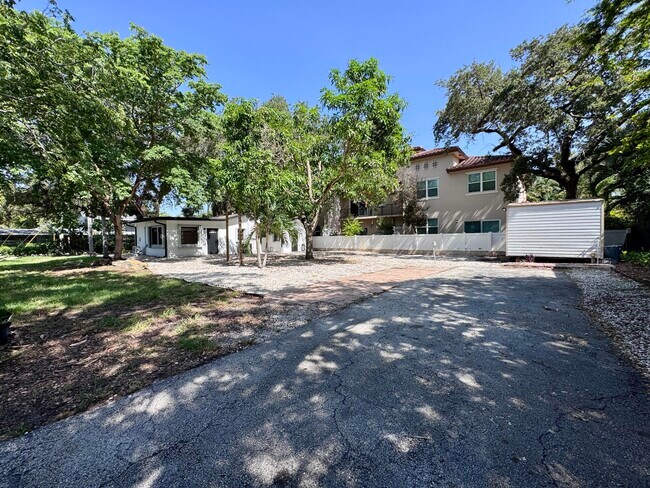 Foto del edificio - 2390 SW 18th Ave