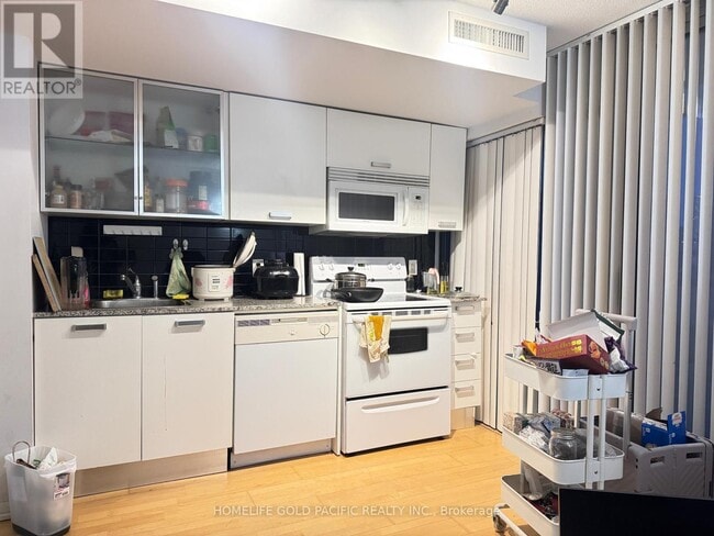 Building Photo - 38 Grenville St