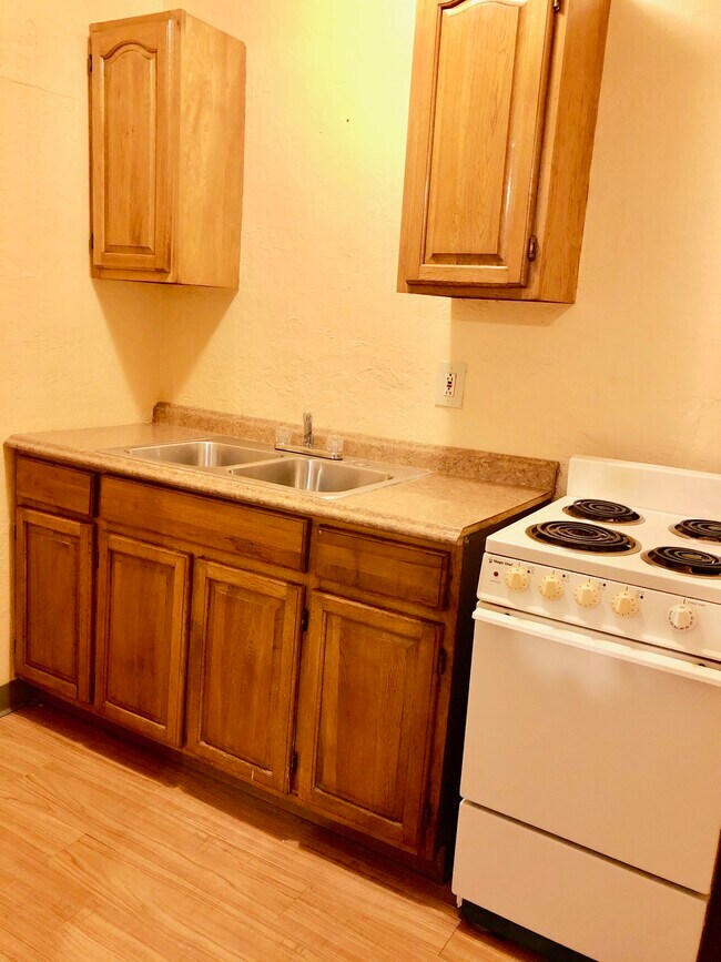 Kitchen - 145 Grant Ave
