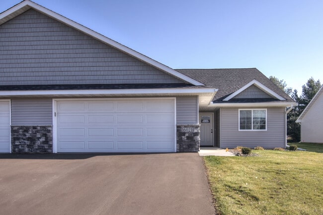 Foto del edificio - 3 Bedroom Town Home