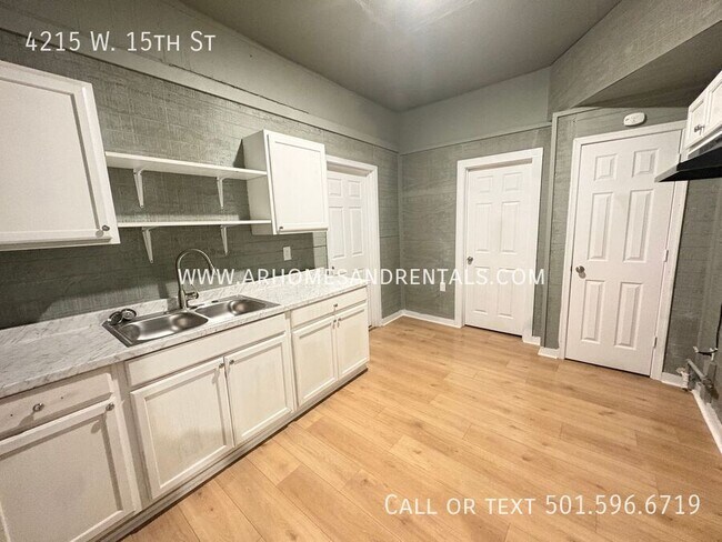 Foto del edificio - 4215 W 15th St