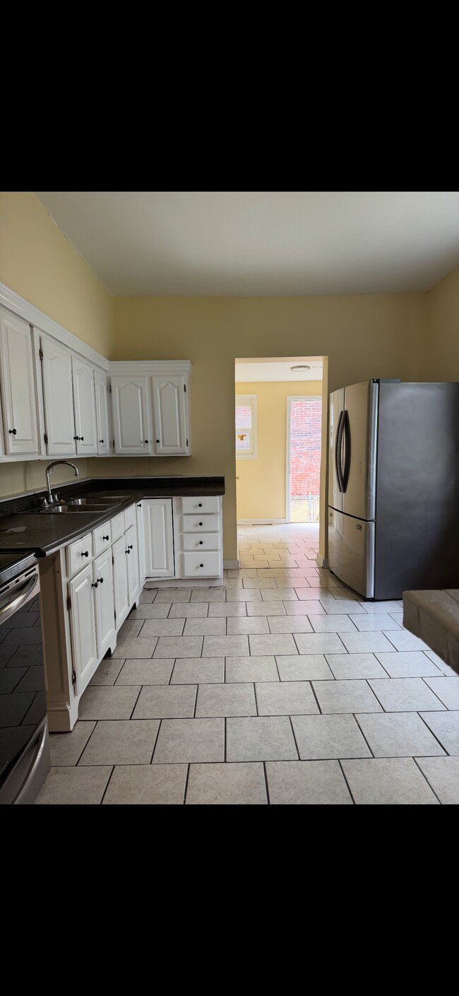 Building Photo - 546 N 56th St