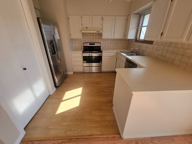 Building Photo - Super nice Bi-level Single Family Home in ...
