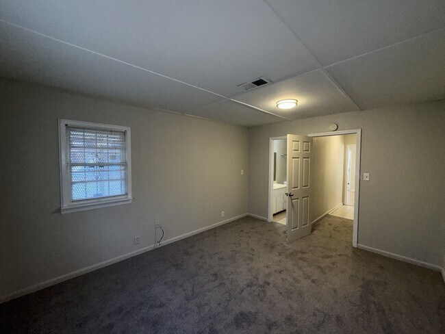 Foto del edificio - 5325 Queen Mary Ln