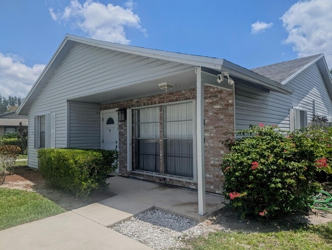 Building Photo - 1352 Riverside Cir