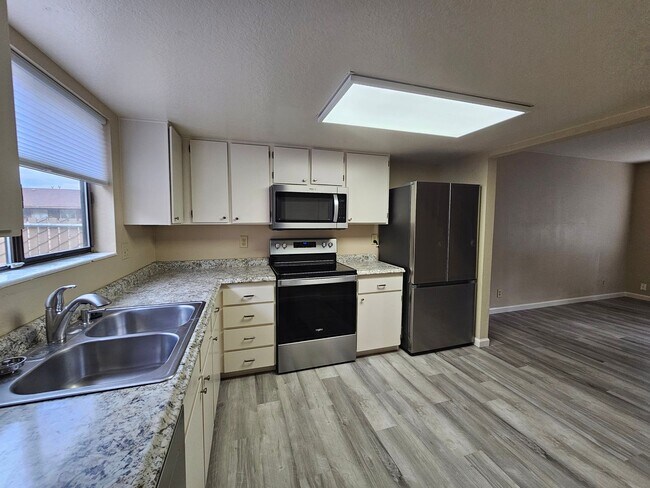 Foto del edificio - Immaculate 2 Bedroom Unit - Close to UNR!
